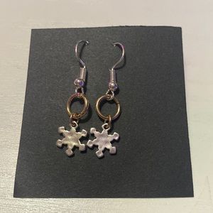 CLEARANCE : snowflake earrings!